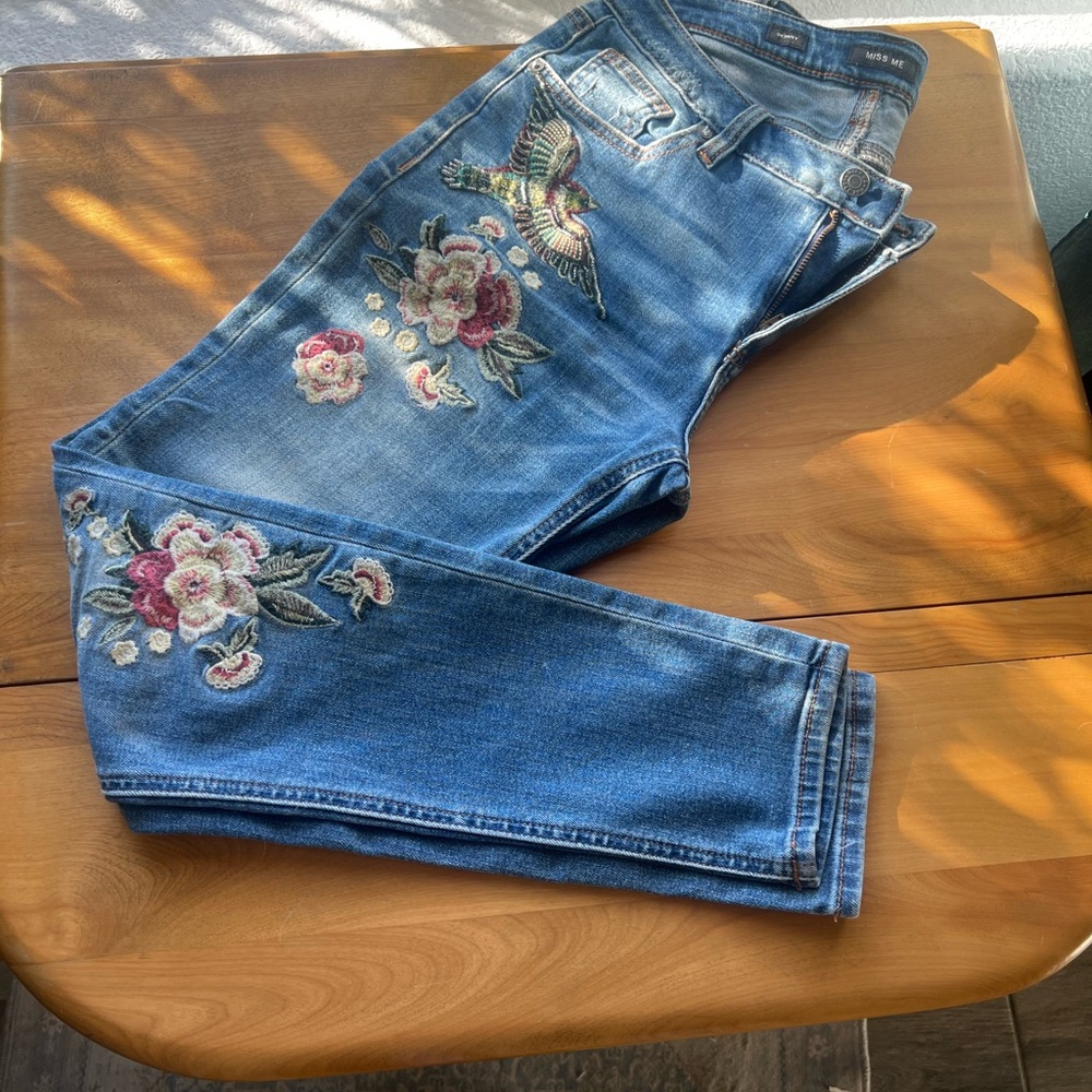 Miss Me size 27 Embroidered Blue Jeans